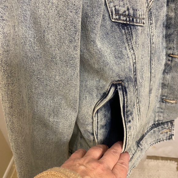 Forever 21 Denim jacket with colorful removable fur lining Medium - Picture 9 of 15